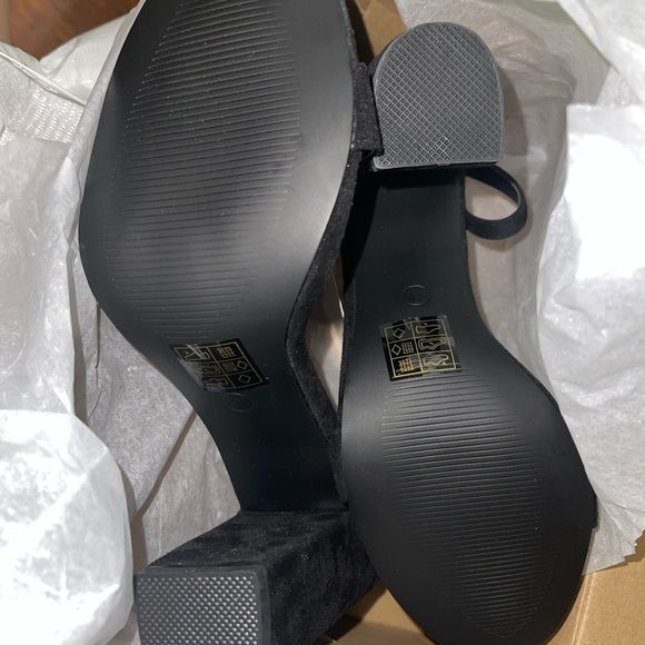 Boohoo: Black Suede Heels size 8 - Picture 2 of 2